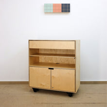 Lade das Bild in den Galerie-Viewer, Mobile Theke Schoenbaum Birke Schublade Tablarauszug abschliessbare Tuer
