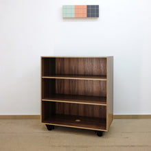 Lade das Bild in den Galerie-Viewer, Mobile Theke Schoenbaum Nussbaum Fachboeden
