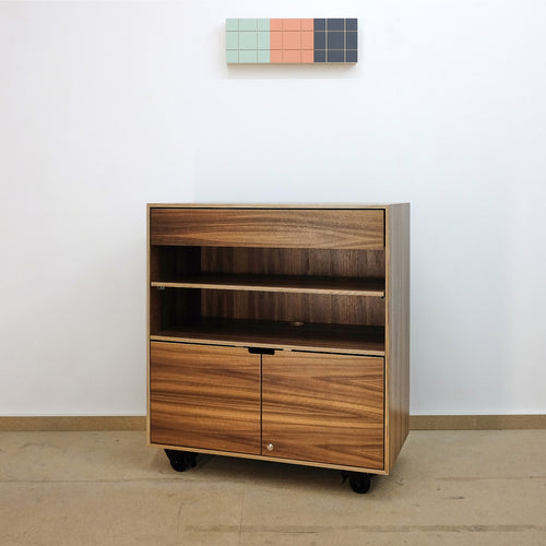 Mobile Theke Schoenbaum Nussbaum Schublade Tablarauszug abschliessbare Tuer