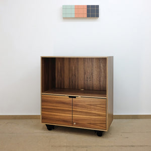 Mobile Theke Schoenbaum Nussbaum abschliessbare Tuer