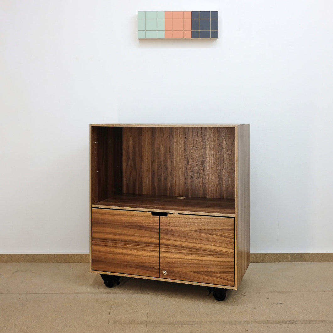 Mobile Theke Schoenbaum Nussbaum abschliessbare Tuer