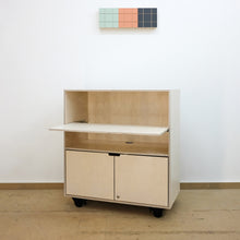 Lade das Bild in den Galerie-Viewer, Mobile Theke Schoenbaum Weiß Tablarauszug Tuer
